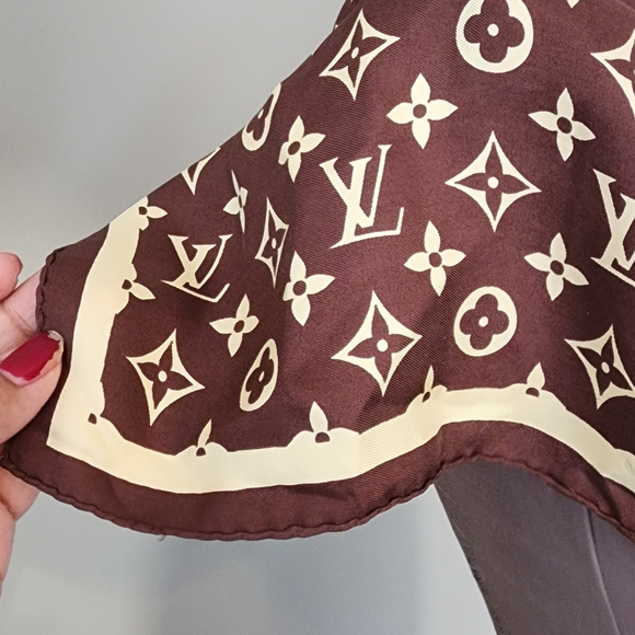 Louis Vuitton Monogram Brown and Cream Designer Scarf - Picture 3 of 7